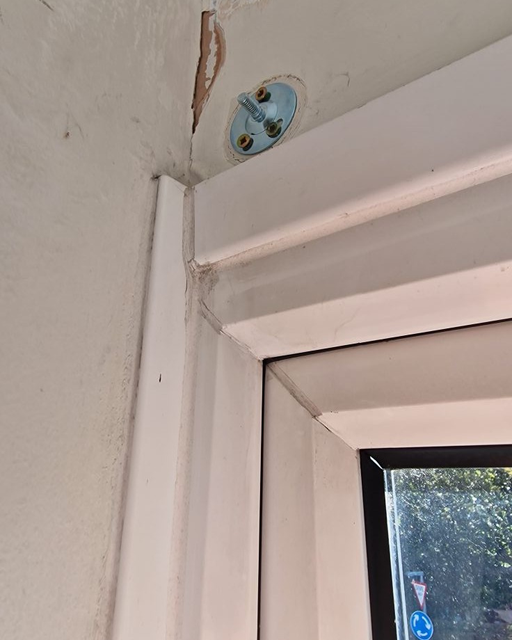 DecoratorsU's tweet image. Do you clean peoples’ uPVC windows up when decorating a room? Nice little touch to make you stand out? Nar, no me.

#decorating #Windows #trades