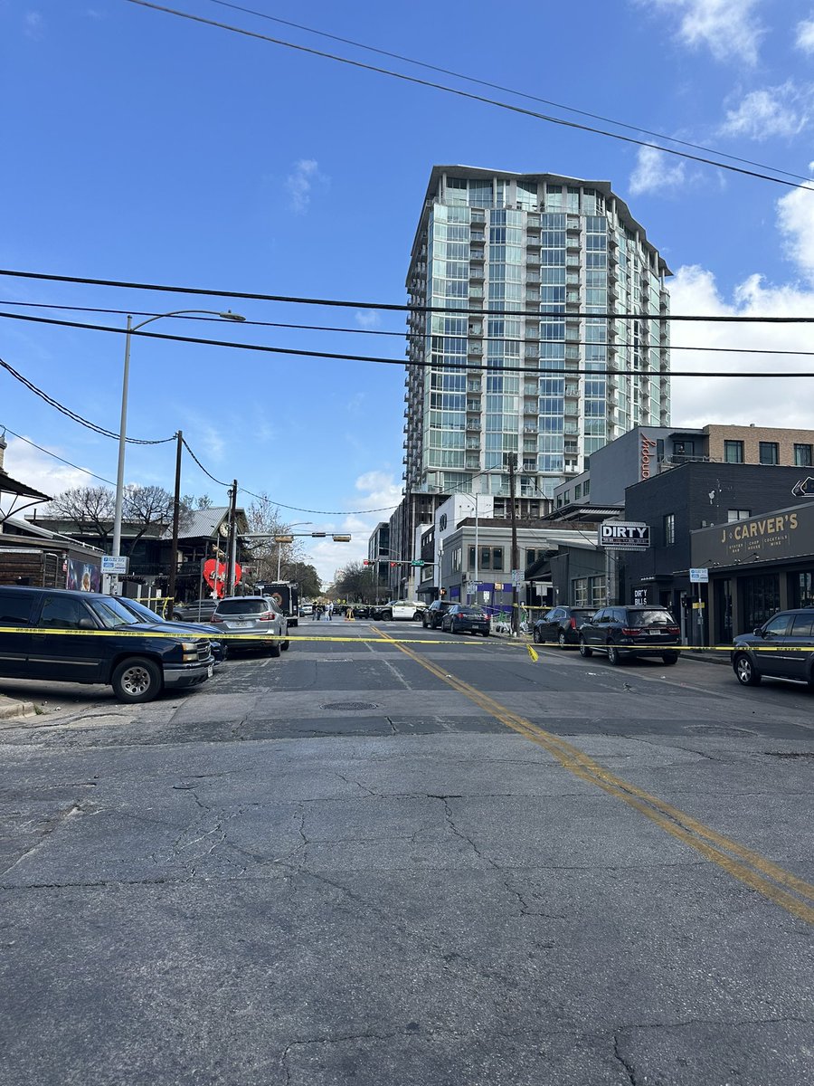 Rachelwolf00's tweet image. The mass shooting in downtown Austin happened a few blocks away from my building. I was woken up in the middle of the night to multiple gun shots that sounded like fireworks. Walked over to the crime scene this morning. Very sad day for Austin &amp;amp; the world #austintexas