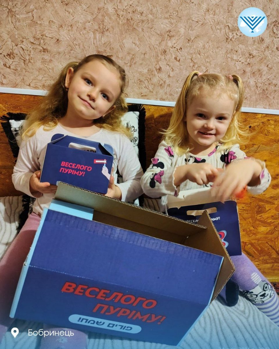 FJCU's tweet photo. 🎁🎭 Festive Purim Parcels Distributed Among the Jewish Communities of Ukraine
On the eve of #Purim, the #FJCU has overseen the delivery of 48,000 festive parcels to more than 150 Jewish communities nationwide. https://t.co/P3hfMM7sVi