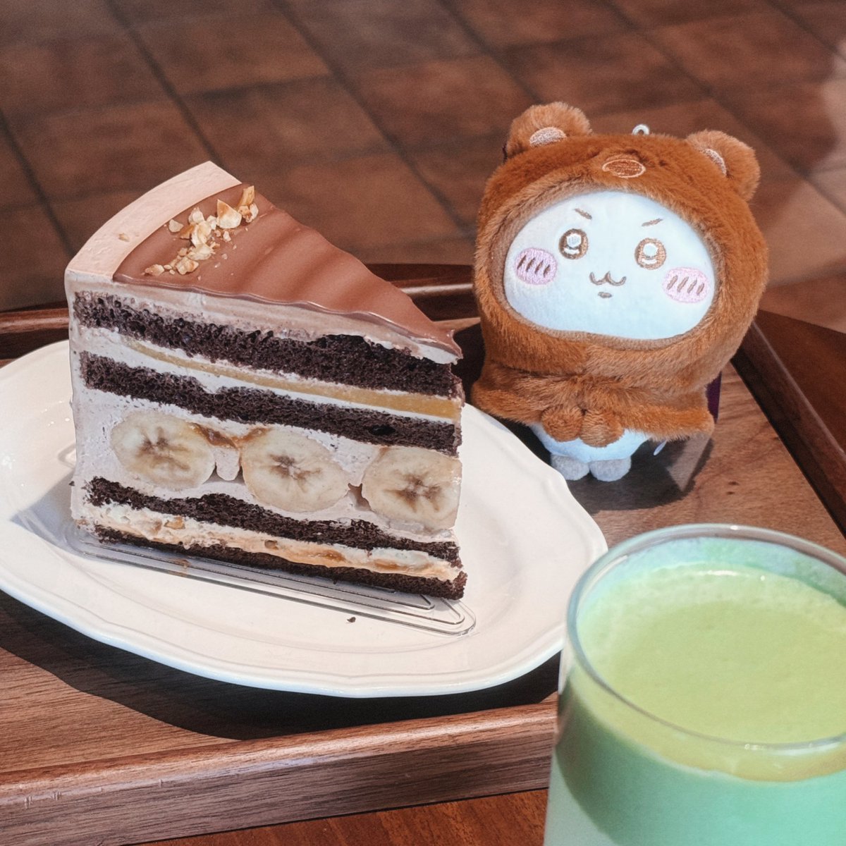 ZYTpupu's tweet photo. 吃小蛋糕🐻 https://t.co/6U0s8CVJ0E
