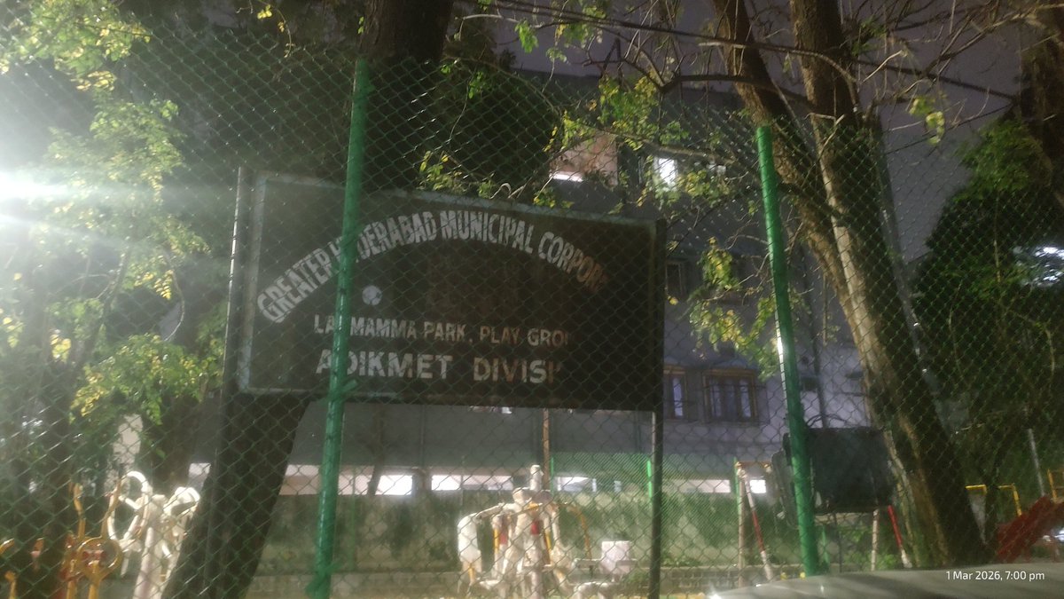 Chinna9901's tweet photo. This children's park is renovated and and been closed from past 13 months after renovation 
i request @CommissionrGHMC  @GHMCOnline  @gadwalvijayainc @MutaJaisimha
to open the gate and allow people 
location laksmamma park , adikmet , Musheerabad Hyderabad https://t.co/o7h3fkJLF3