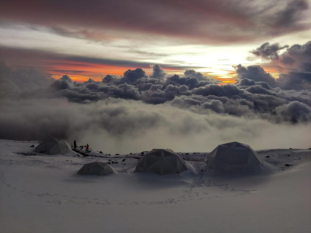 Victor Vescovo tweet media