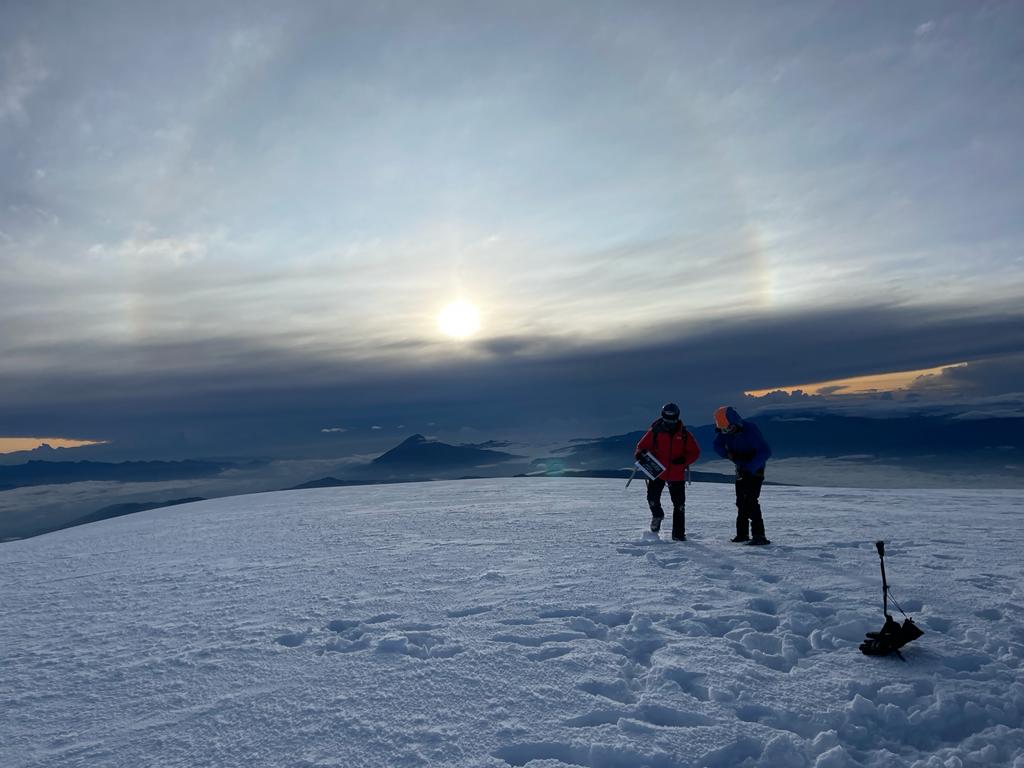 Victor Vescovo tweet media