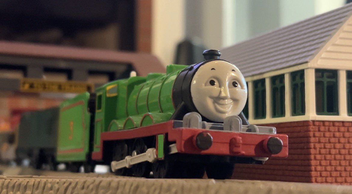 Encore_RHNH's tweet image. I quite liked these shots especially :]

PLEASE CHECK OUT THE REMAKE IN THE QUOTED TWEET I HAD SO MUCH FUN EDITING THIS‼️‼️

#trackmaster #ttte #thomasandfriends #tomy #plarail