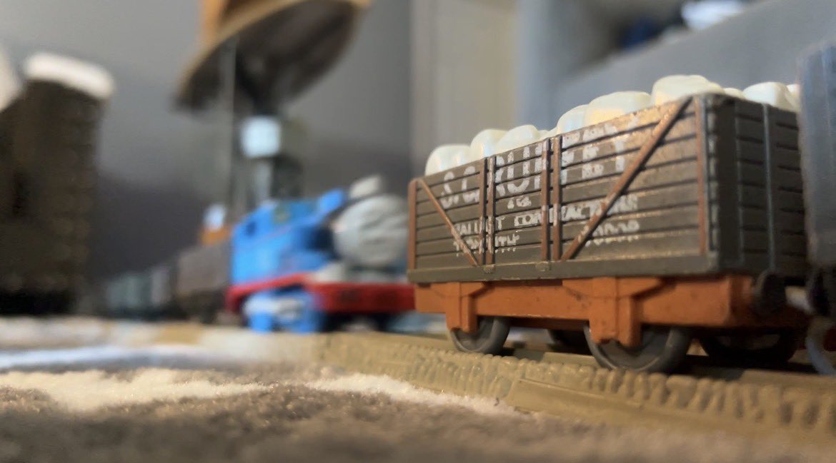 Encore_RHNH's tweet image. I quite liked these shots especially :]

PLEASE CHECK OUT THE REMAKE IN THE QUOTED TWEET I HAD SO MUCH FUN EDITING THIS‼️‼️

#trackmaster #ttte #thomasandfriends #tomy #plarail