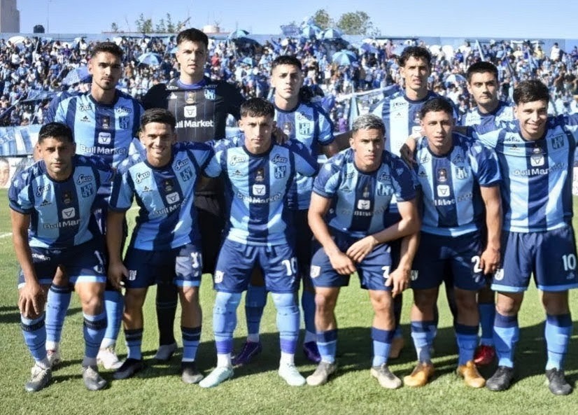 hugobasilico's tweet photo. #PrimeraNacional #SanTelmo #IslaMaciel #Candomberos @clubsantelmo @PrensaSanTelmo @ImborrableTelmo @revistaascenso https://t.co/k8lsxLJWDA