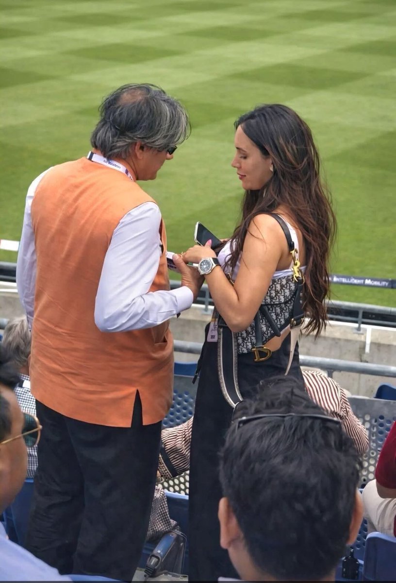 Is this AI made or real? <a href="/ShashiTharoor/">Shashi Tharoor</a>