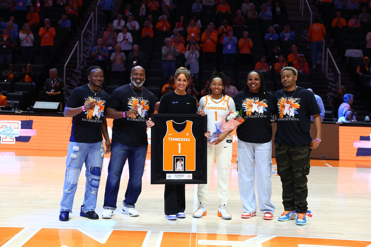 LadyVol_Hoops's tweet photo. Senior Nya Robertson 🧡 https://t.co/phs2mkoQEP