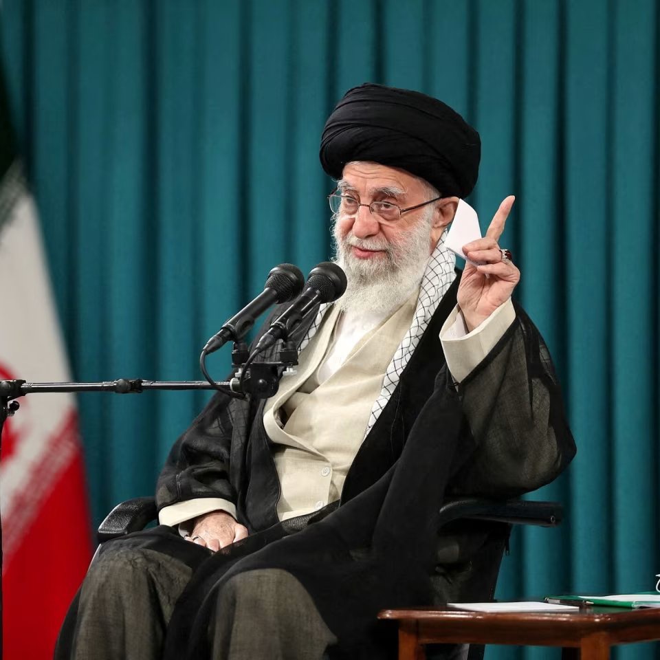 🚨 #BREAKING: 🇺🇸🇮🇱🇮🇷 NYT reports the CIA tracked Supreme Leader Ali Khamenei for months before intelligence identified a rare leadership gathering in Tehran, prompting a recalibrated U.S.-Israeli daylight strike that killed him alongside senior Iranian officials.
