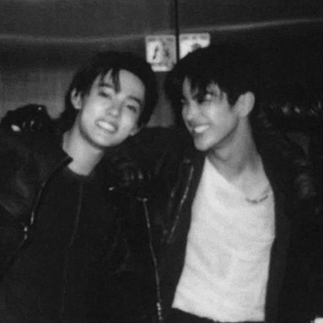 ekipendekar's tweet photo. #hyeonkeon one shoot au

; hidup tak selalu memberi selamanya, kadang ia hanya memberi kenangan dan satu harapan sederhana "di kehidupan yang lain."
© ekii. https://t.co/IjnFJAPzeX