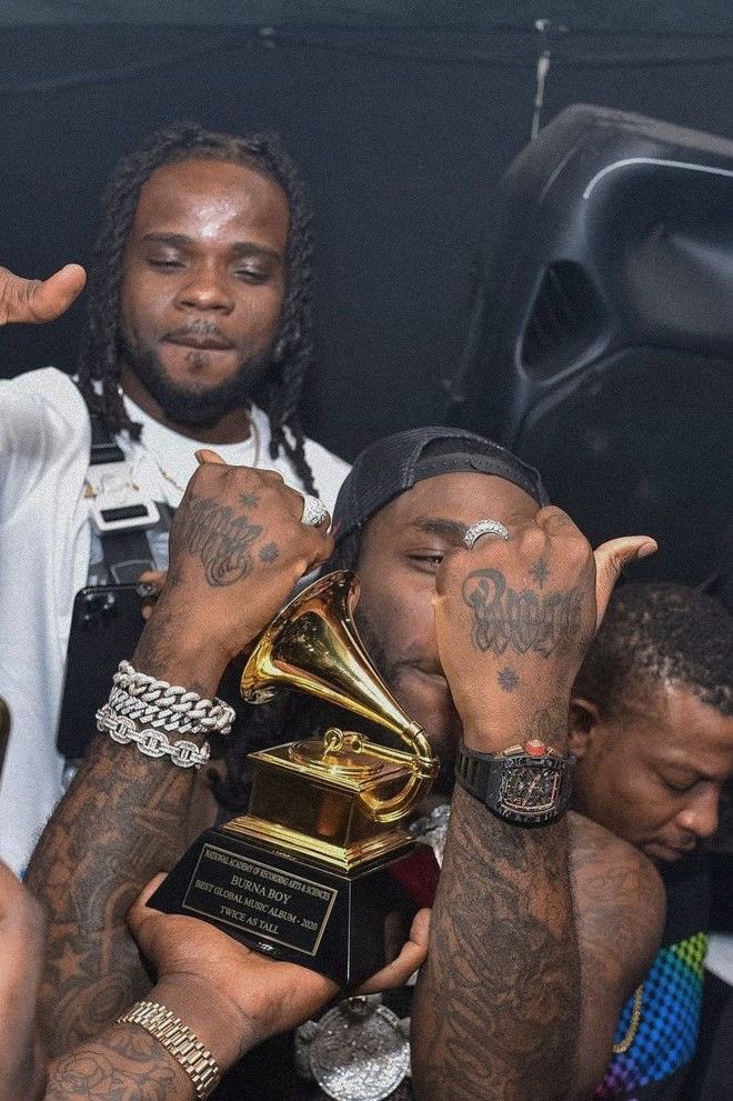 1JustPP's tweet image. 12 songs. 6 albums. 200 million club.  
   Wiz fans typing essays in 3…2…1 😂🔥 #BurnaBoy