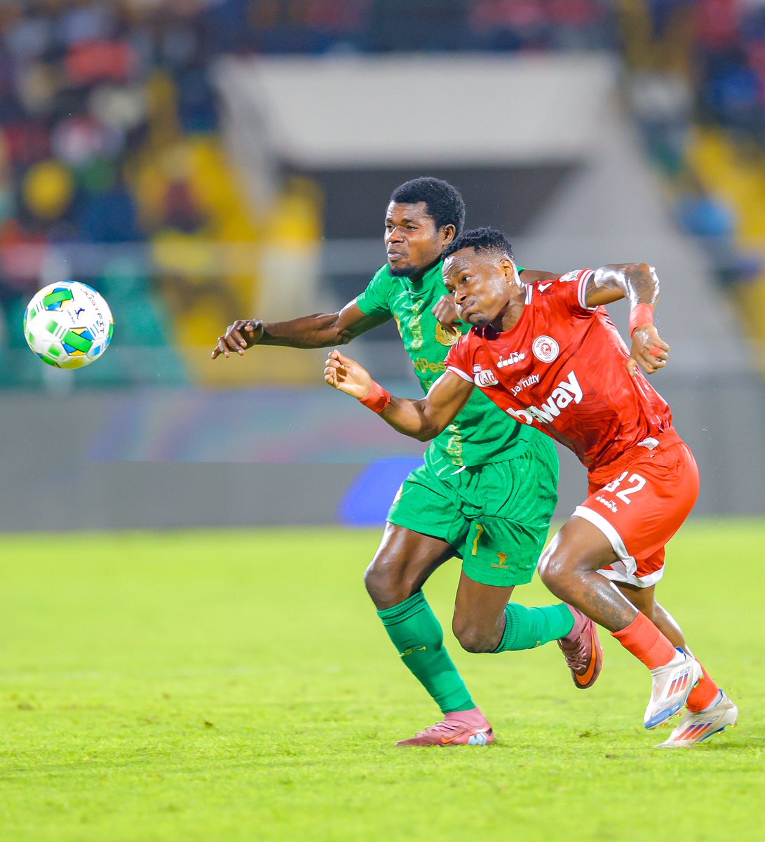 YoungAfricansSC's tweet photo. 70’ | #NBCPL 

Young Africans SC 0 🆚 0 Simba SC

#TimuYaWananchi
#DaimaMbeleNyumaMwiko https://t.co/tyDJbsPQmG