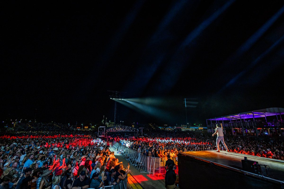lukebryan's tweet photo. Arizona! Y’all know how to party. Thanks to #extrainningsfest for having me. Can’t wait to see y’all on tour https://t.co/RR60ltsIbZ