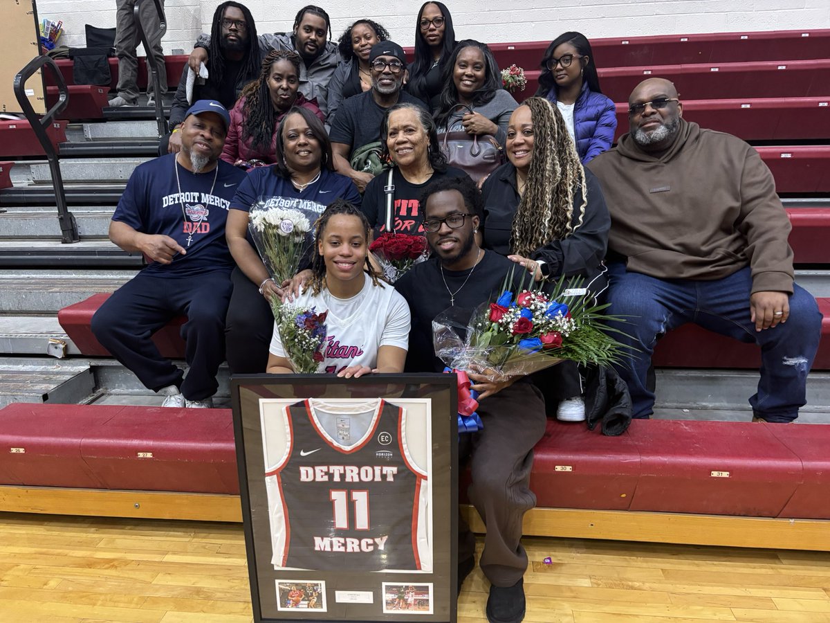 bcandi_girl's tweet photo. Yesterday was Bittersweet as it was Senior Day. Kailee played her final home game of her Collegiate career🥹 Kailee’s PG play was Elite and she finished with 12 pts 4 ast 4 rbs 1 stl 1 blk‼️ Humble and Strong  you are @kailee_davis3🫶🏽💪🏽 Honored to be your Mom and Forever Proud❤️ https://t.co/uo4ZGouFrr