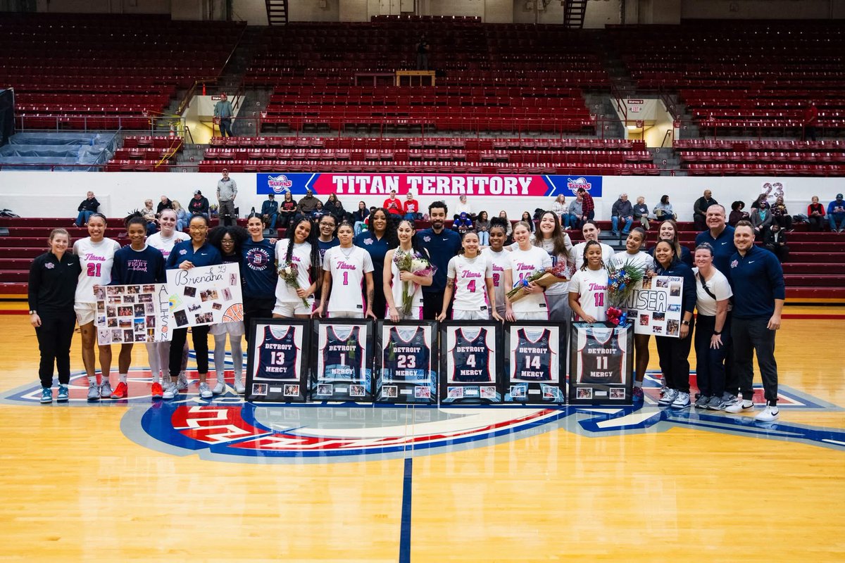 bcandi_girl's tweet photo. Yesterday was Bittersweet as it was Senior Day. Kailee played her final home game of her Collegiate career🥹 Kailee’s PG play was Elite and she finished with 12 pts 4 ast 4 rbs 1 stl 1 blk‼️ Humble and Strong  you are @kailee_davis3🫶🏽💪🏽 Honored to be your Mom and Forever Proud❤️ https://t.co/uo4ZGouFrr