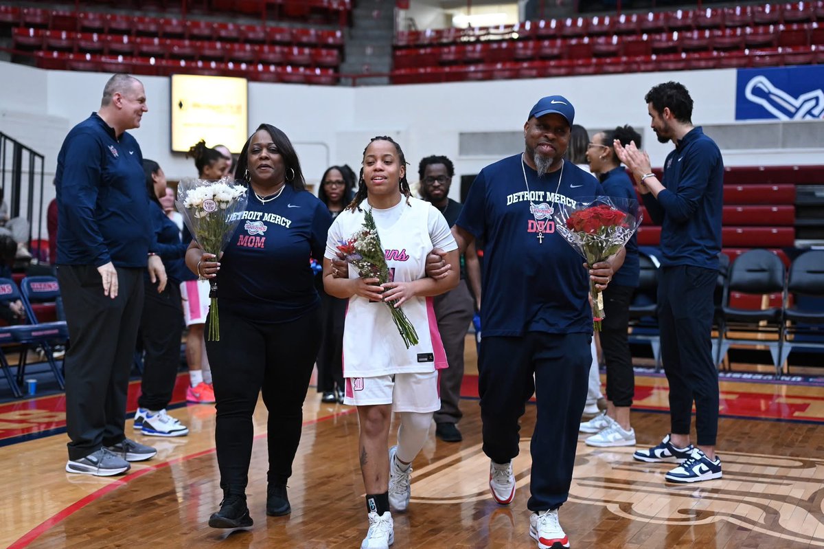 bcandi_girl's tweet photo. Yesterday was Bittersweet as it was Senior Day. Kailee played her final home game of her Collegiate career🥹 Kailee’s PG play was Elite and she finished with 12 pts 4 ast 4 rbs 1 stl 1 blk‼️ Humble and Strong  you are @kailee_davis3🫶🏽💪🏽 Honored to be your Mom and Forever Proud❤️ https://t.co/uo4ZGouFrr