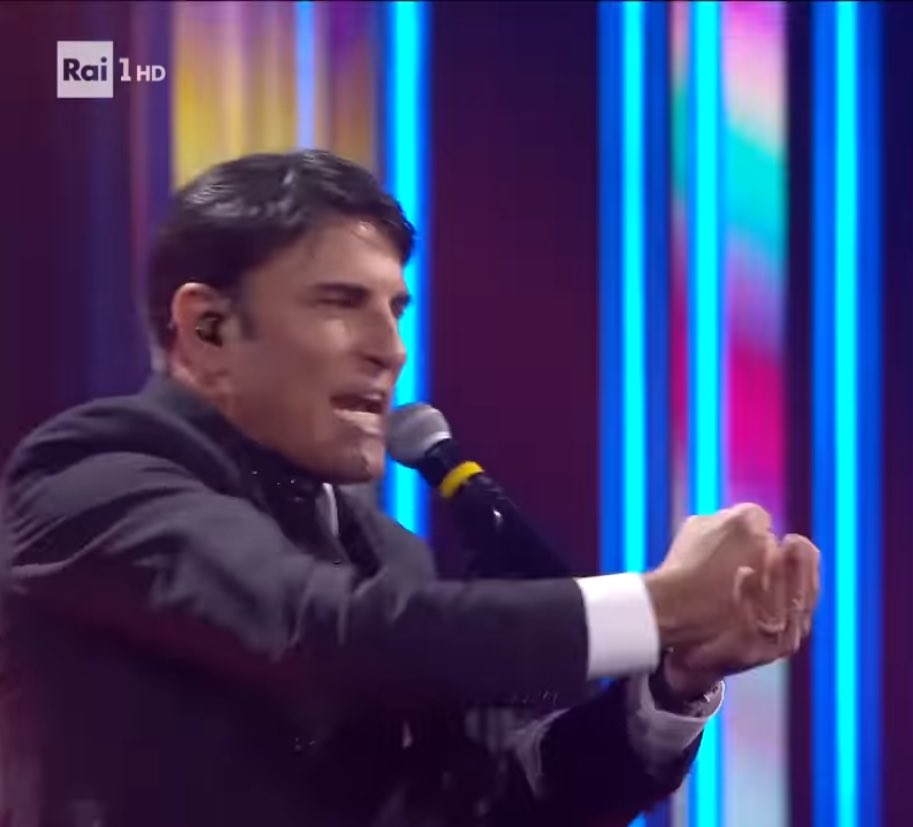 mocciosvs's tweet photo. sanremo 2026 out of context https://t.co/TvQVDmKkRH