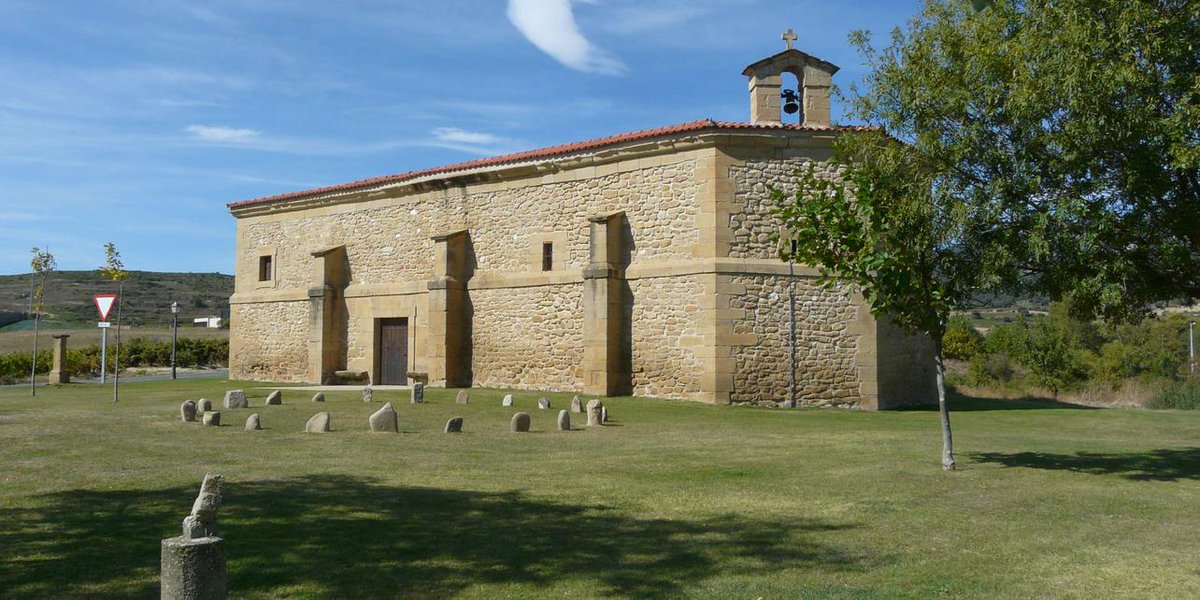 PatrimonioAlava's tweet photo. #Samaniego. La ermita de NS del Valle cuenta con 2 altares #barrocos. La imagen de la Virgen es del siglo XVI. #Álava
Foto: @guiarepsol https://t.co/PFy2I4nYO5