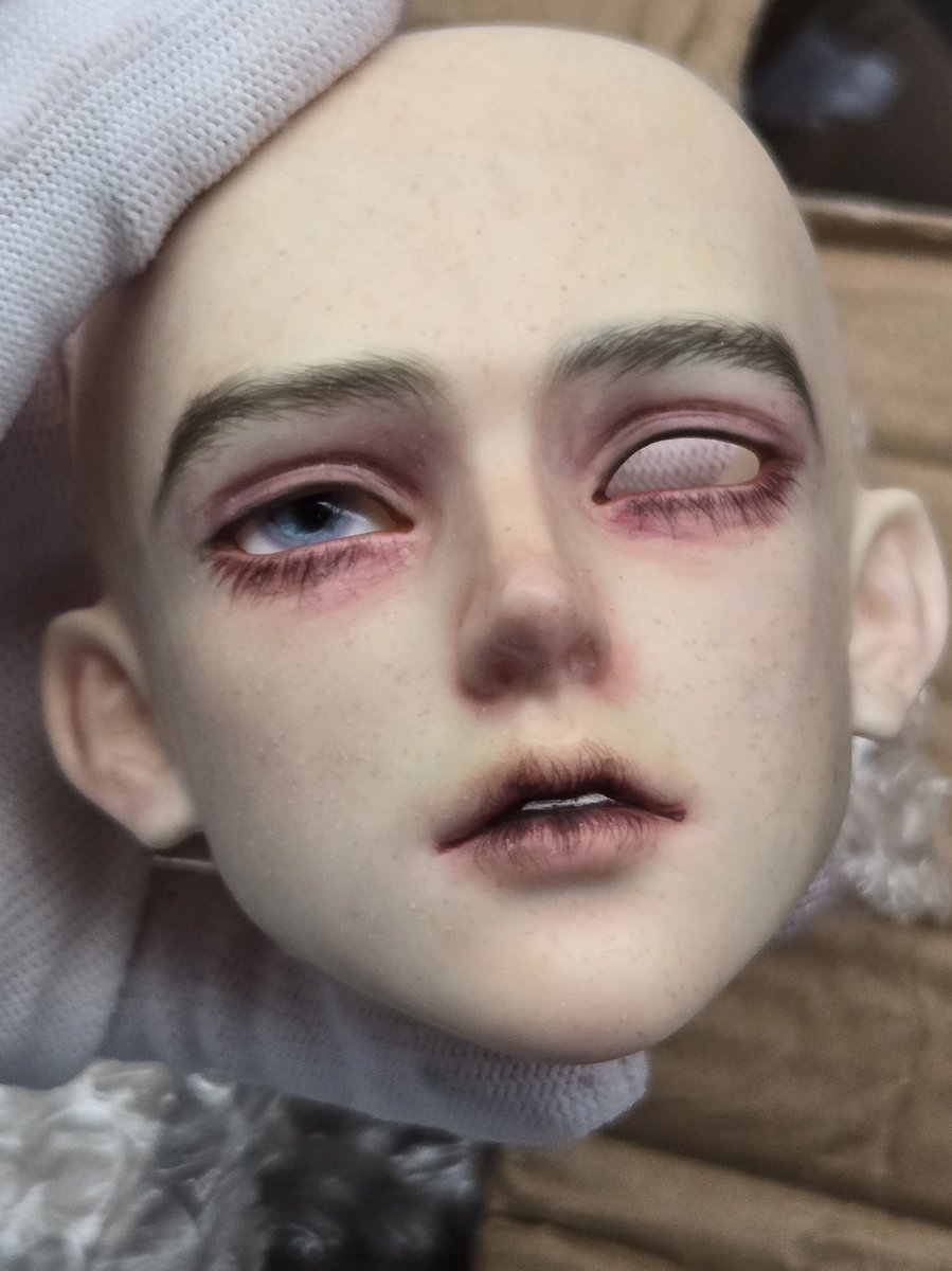 cloud_a8a8's tweet photo. Makeup for doll ✨️ but it's not mine, The client asked me to use this head to draw Tom Marvolo Riddle～#BJD #BJD #bjdmakeup https://t.co/zOws5hsHGP
