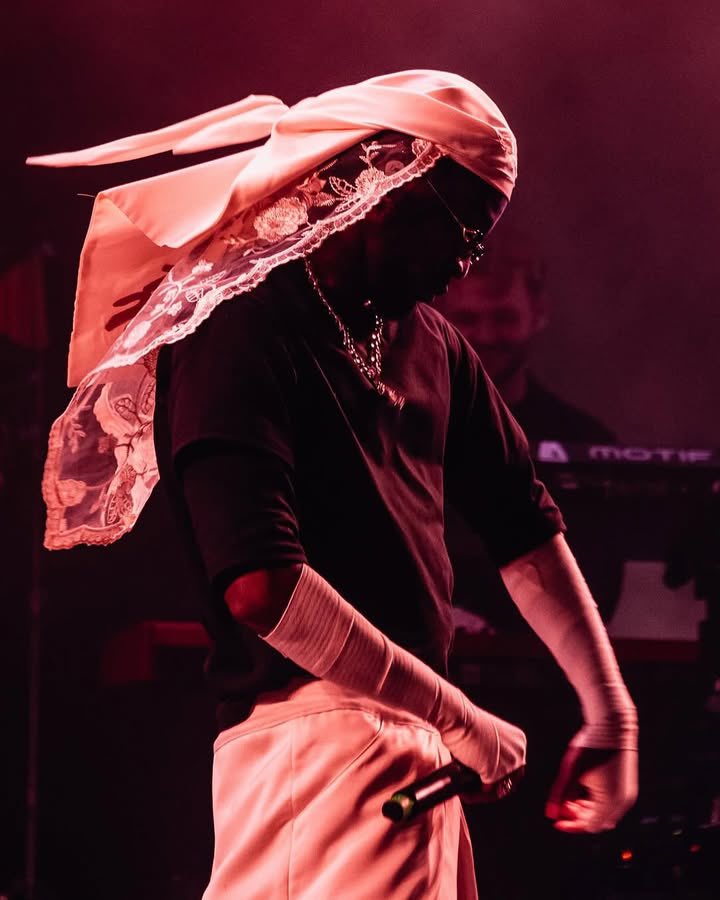 clarityof__mind's tweet photo. If you had to introduce @Omah_Lay to someone who has never heard Afrobeats before...
What song are you playing first?
#SSIAH https://t.co/OUnA3hohK3