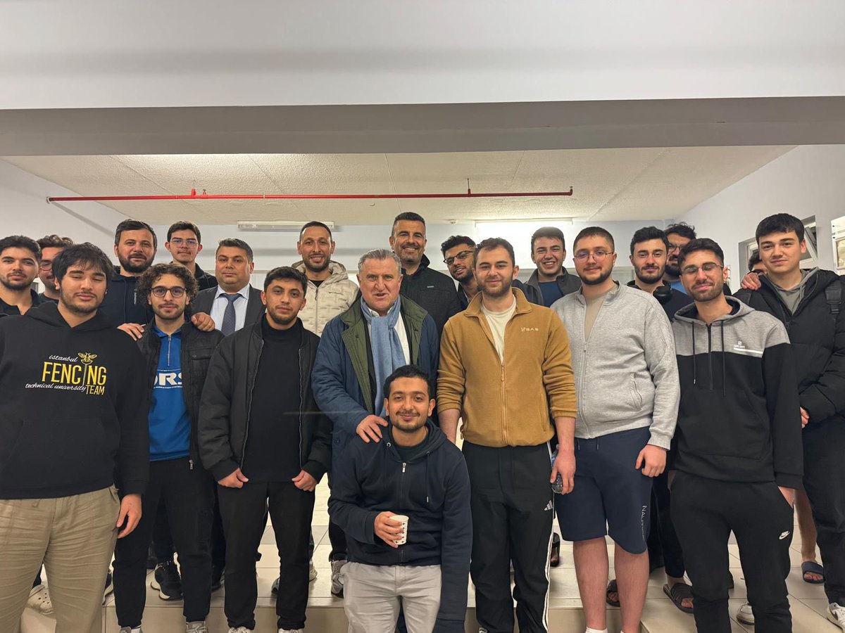 OA_BAK's tweet photo. Bu akşam İstanbul GSB Bahçeköy Öğrenci Yurdu’muzdaki genç arkadaşlarımızla iftar sofrasında bir araya geldik.🌙

Bereketin ve muhabbetin eksik olmadığı bu güzel Ramazan akşamlarında gençlerimizle aynı sofrada buluşmaya devam edeceğiz.🙋🏻‍♂️ https://t.co/CqKeB7OVrA