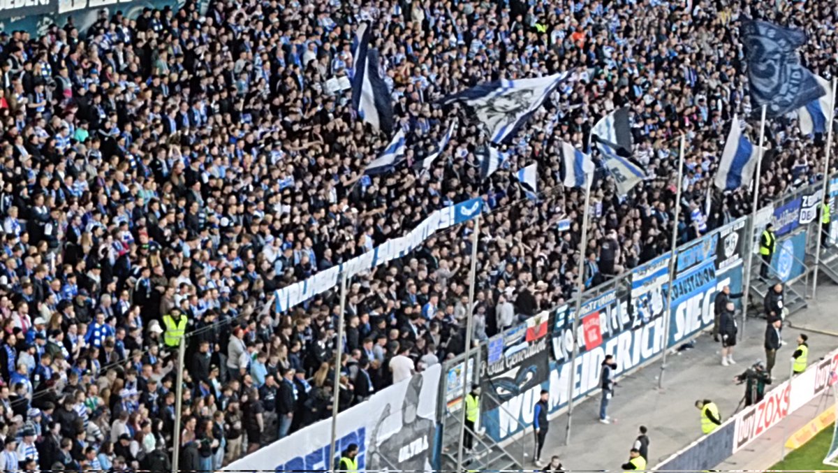 PuckJansen1954's tweet image. Helaas pak je vandaag tegen Havelse de drie punten niet, wat je aan het einde van het seizoen kan opbreken..... 
#MSVTSV 1-1
Vrijheid voor supporters!!
#Duisburg