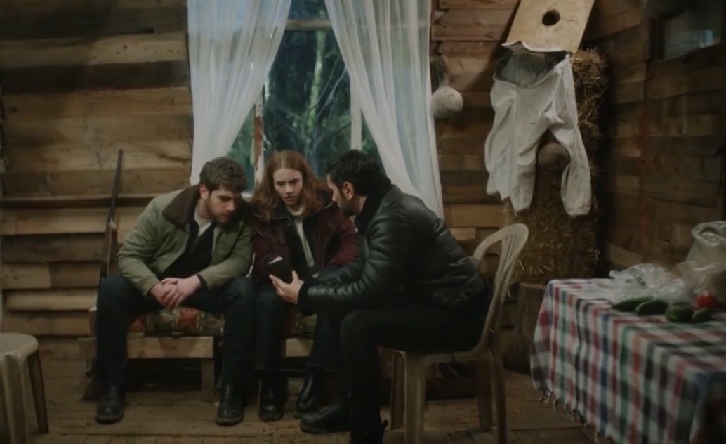 Biri "iyi polis" diğeri "karda yürüyüp izini belli etmeyen" ama Çido ikisini de cebinden çıkarır #RüyaGibi