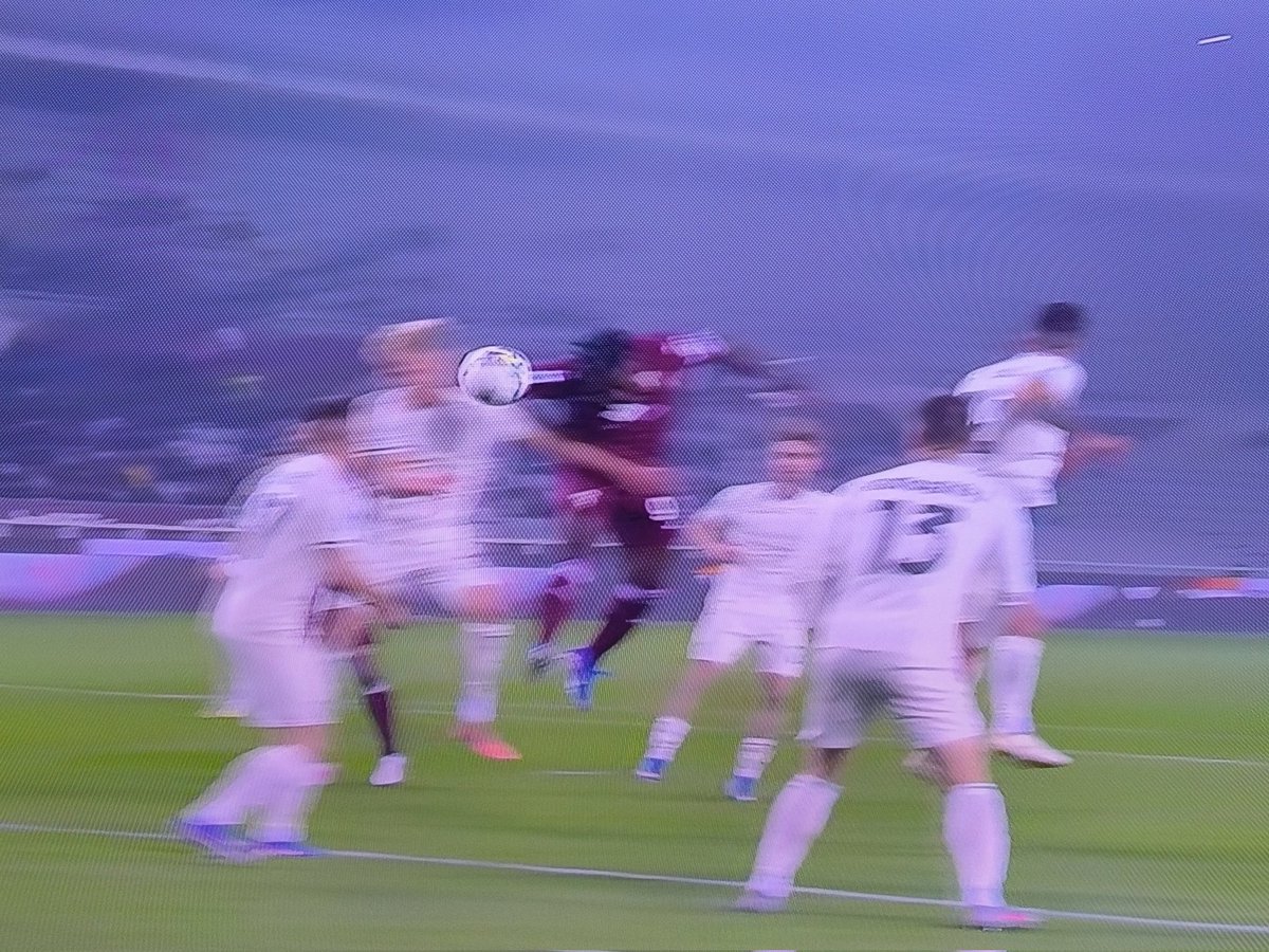 AndreaLucioAre1's tweet image. Roberto #DAversa ha cambiato il Toro senza stravolgere: Modulo 3421 con interpretazione fisica.
#Paleari ottimo, difesa con muscoli e velocità. #Obrador forte e #Lazaro bene. #Vlasic c'è sempre con un centrocampo di sostanza e poi #Zapata e #Simeone così cambia tutto. Ci voleva!