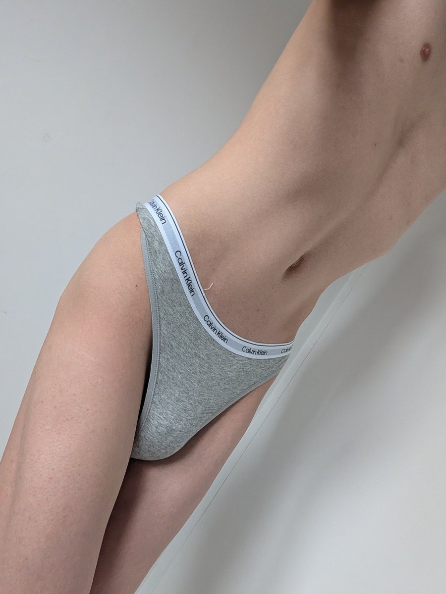 1solacew's tweet photo. my dick is too big for these 😭
#nsfwtwt #femboy #twink https://t.co/ARdI3xGbtc