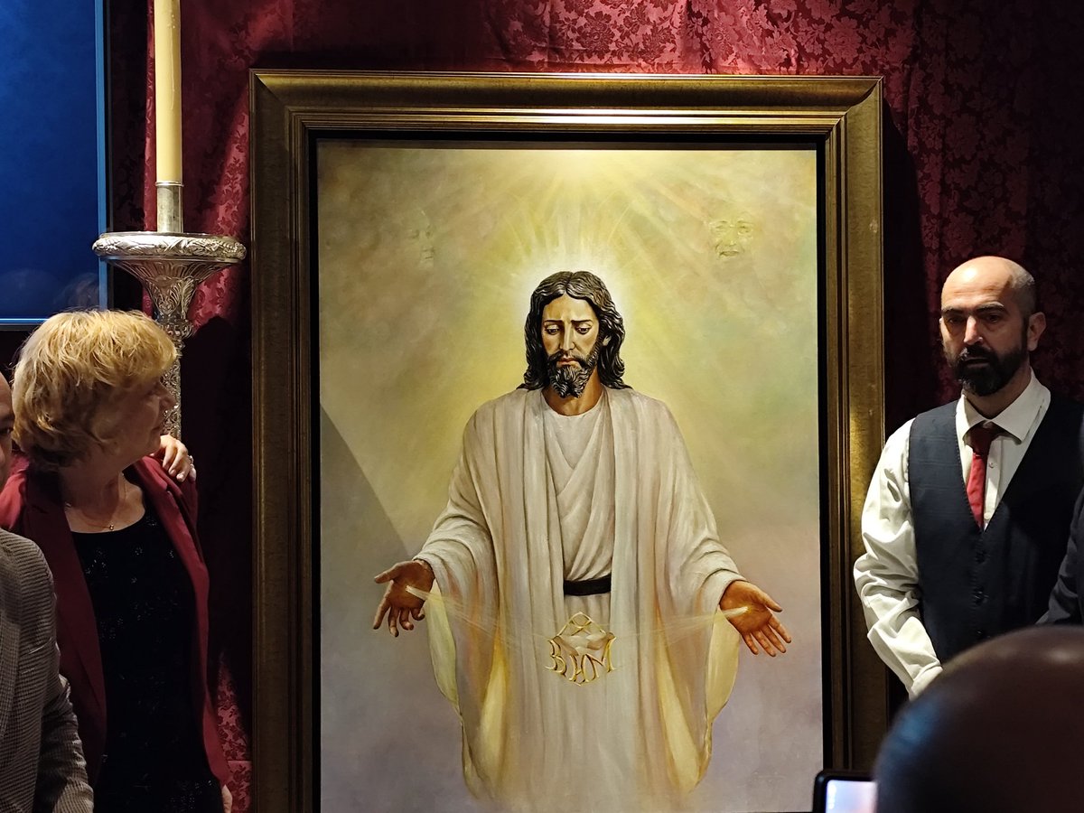 PSOEaytoMalaga's tweet photo. 🖼️ El concejal socialista @PabloOrellanaSm acude a la presentación del X Cartel de Semana Santa Bar Bodega Hermanos Madrid; que este año ha sido creado por Conchi Quesada, copista oficial del Museo del Prado. 

¡Enhorabuena a la artista por su enorme trabajo y dedicación! 👏🏻👏🏻 https://t.co/tDvl8OWKM0