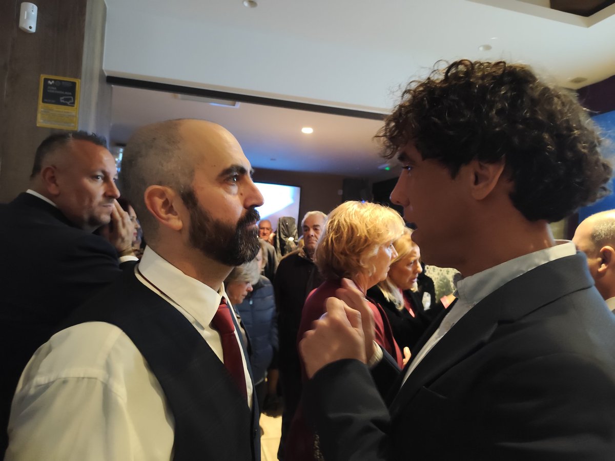 PSOEaytoMalaga's tweet photo. 🖼️ El concejal socialista @PabloOrellanaSm acude a la presentación del X Cartel de Semana Santa Bar Bodega Hermanos Madrid; que este año ha sido creado por Conchi Quesada, copista oficial del Museo del Prado. 

¡Enhorabuena a la artista por su enorme trabajo y dedicación! 👏🏻👏🏻 https://t.co/tDvl8OWKM0