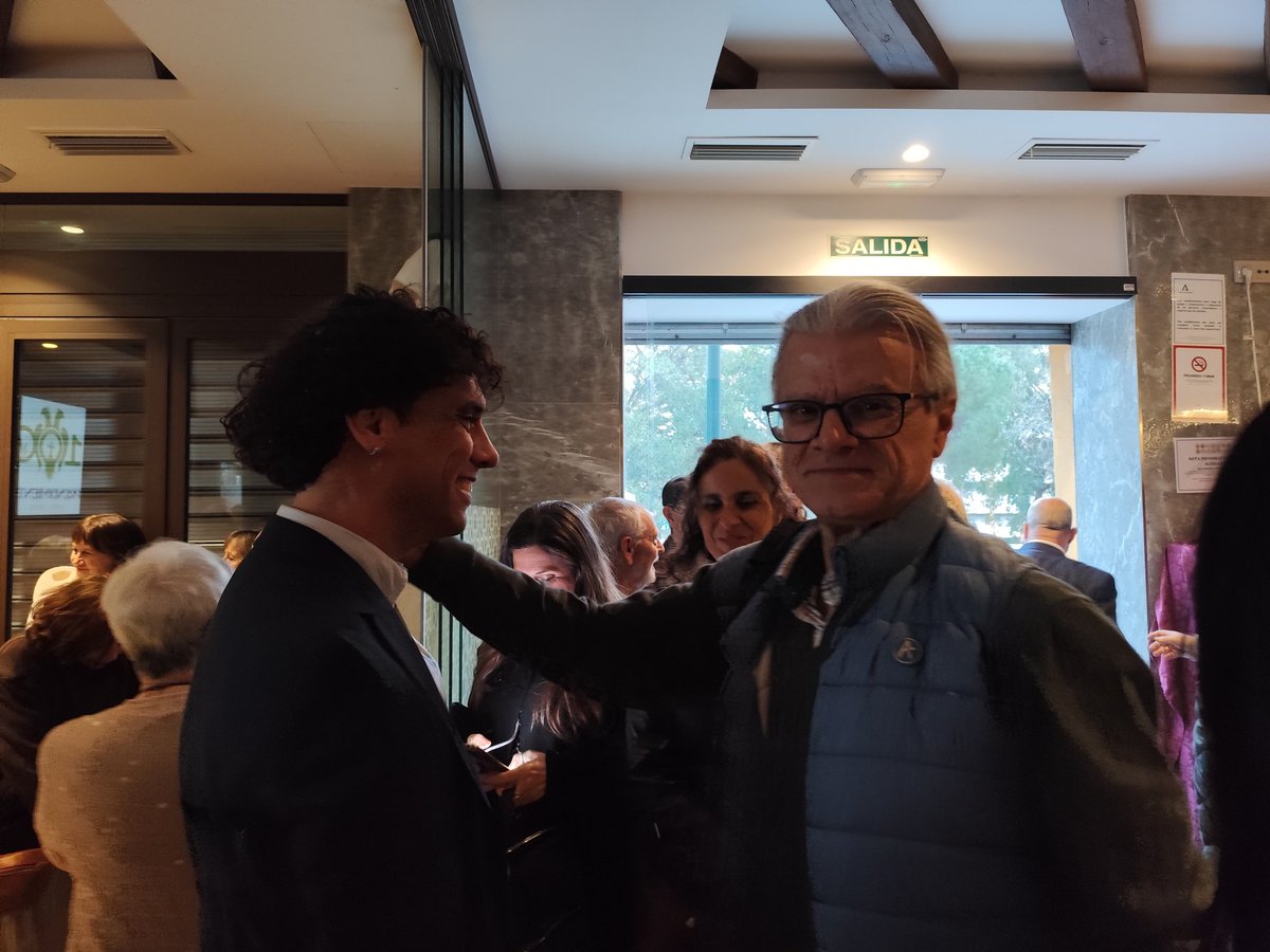 PSOEaytoMalaga's tweet photo. 🖼️ El concejal socialista @PabloOrellanaSm acude a la presentación del X Cartel de Semana Santa Bar Bodega Hermanos Madrid; que este año ha sido creado por Conchi Quesada, copista oficial del Museo del Prado. 

¡Enhorabuena a la artista por su enorme trabajo y dedicación! 👏🏻👏🏻 https://t.co/tDvl8OWKM0