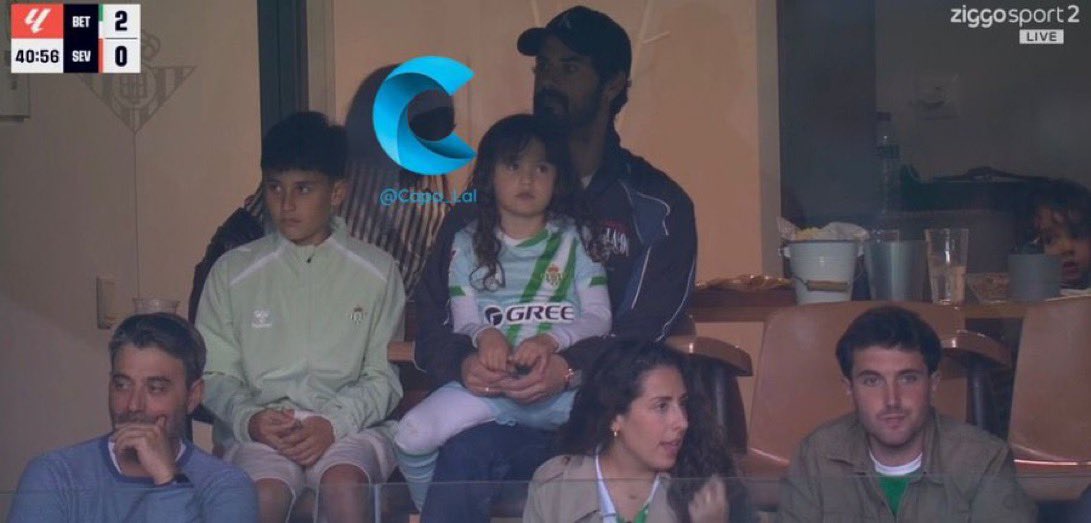 isco_world's tweet photo. ايسكو يشاهد الديربي من المدرجات 🤩

@Copa_Lal https://t.co/lXhBkaHyYc