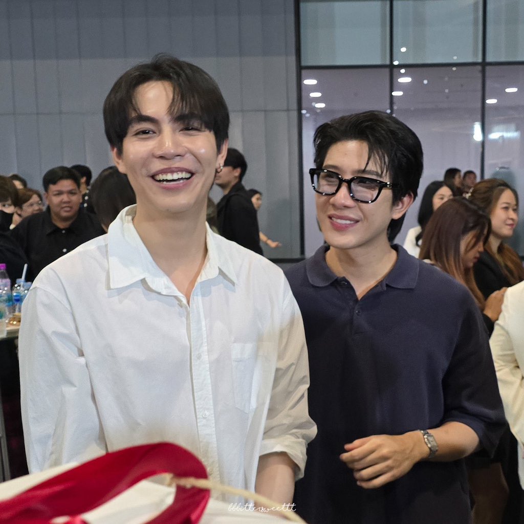 ไหน ใครชอบเมะจิ๋ว เคะนายแบบ แวะชิม “ข้าวตังเฟิร์ส” ก่อนได้นะคะ ชัดเจนในเลนส์เรา เล็กใหญ่อยู่ที่อินเนอร์ เมะตัวแค่นี้มันเอาคางเกยไหล่เธอขาได้พอดีเลยค่ะ🥺