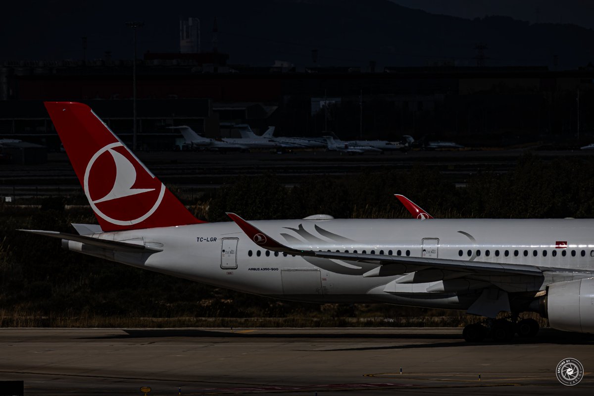 SpottingCarlos's tweet photo. arrival &amp; departure of one of today's special visitors at LEBL! Can't get enough of the @Airbus's A350 beauty 😍

📅 01/03/2026
✈️ Turkish Airlines A350
®️ TC-LGR
📌 IST-BCN / BCN-IST

@Spottersbcn @VadeAviones @OnAviation #aviation #aviationspotter #spotting #spotter #potd https://t.co/Tm6dzSqKKd