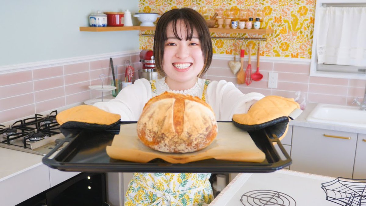 yacook's tweet image. 290万回再生された「ほったらかしパン」の1番おいしい焼き方を発見しました！
 
yacook.org/935316/
 
#パンレシピ #BreadRecipes #はるあん #パン #料理 #料理動画 #簡単パン低温熟成カンパーニュ