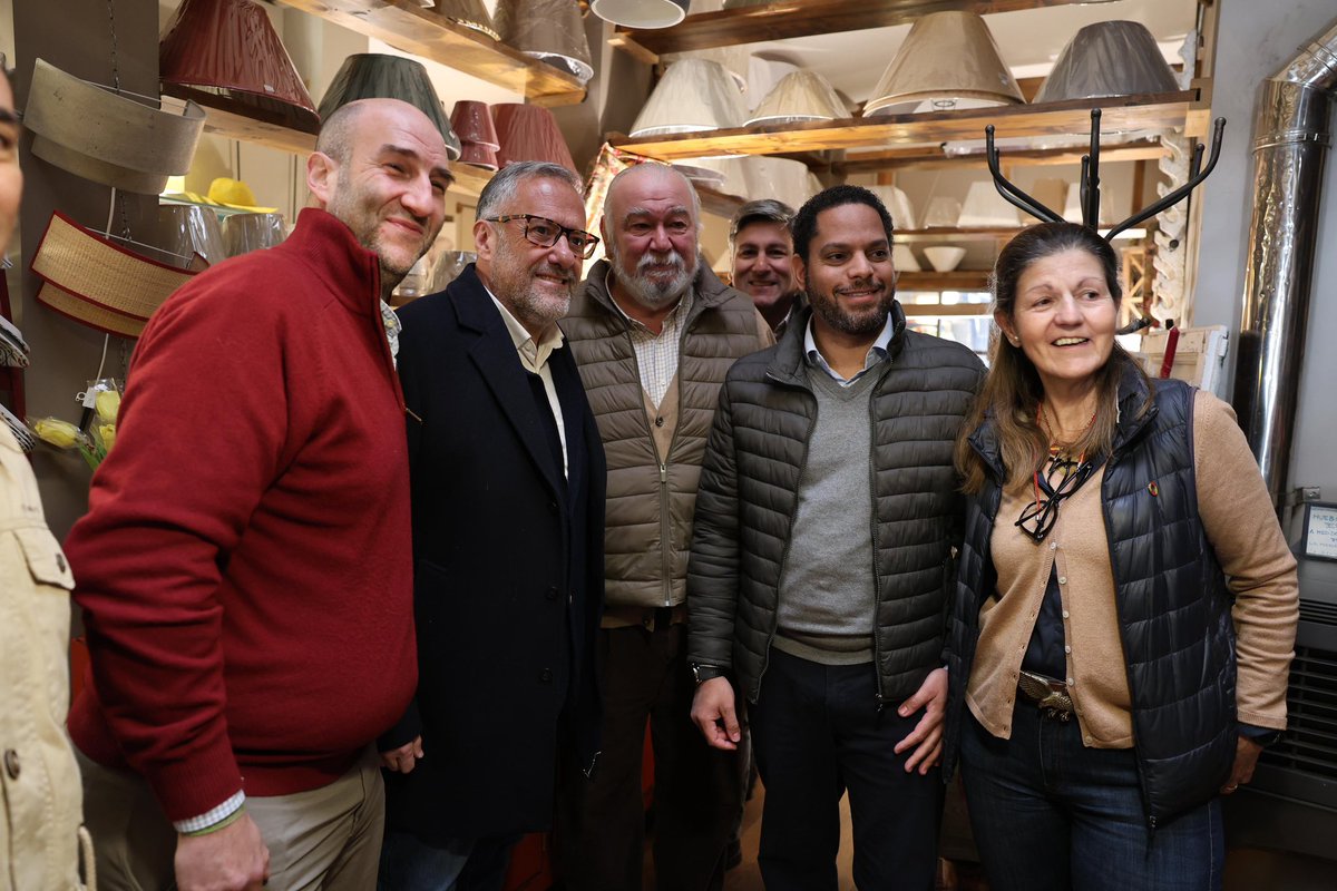 📍Segovia y el Real Sitio de San Ildefonso.

Recorriendo las calles con <a href="/CarlosPollan/">Carlos Pollán Fernández</a> para conocer de primera mano cuáles son los problemas, preocupaciones y demandas de los españoles.

El hartazgo con los dirigentes y con la situación que se vive es total.

¡Lo cambiaremos todo!