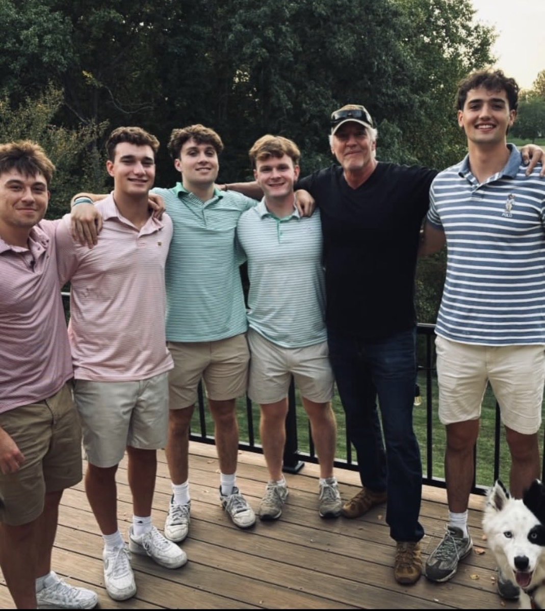 RandyRumps's tweet photo. Wonder what #frat these guys are in?  #poloszn https://t.co/rNRU8fWfyn