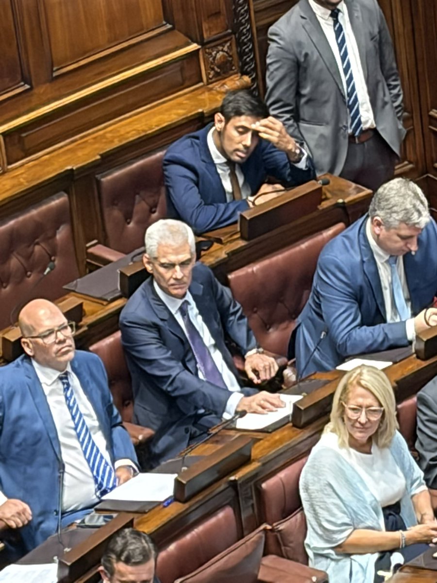 Mientras los Diputados vota al Dr Rodrigo Goñi Reyes como  Presidente del Cuerpo por este período legislativo 2026-27, se puede apreciar en el balcón de Ministros a <a href="/JMaSanguinetti/">Julio Ma Sanguinetti</a> y <a href="/LuisLacallePou/">Luis Lacalle Pou</a>