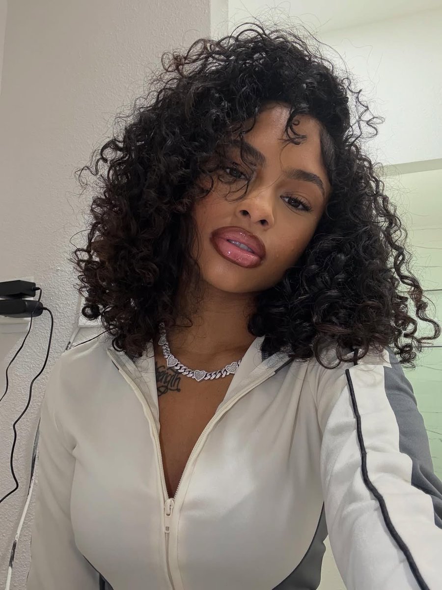 Goddess Nadia 💋 tweet media