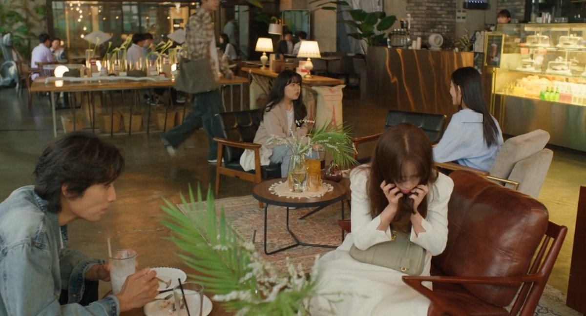 BluKimchiKdrama's tweet photo. All I could think about during this scene is how she ran into Taeseop wearing the same dress she wore on their blind date a few days ago. I would just die 😩😭

#ThePracticalGuideToLove #ThePracticalGuideToLoveEp2 https://t.co/0SYVzVvWAL
