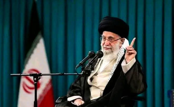 dhali_riyad's tweet photo. History will record a great hero who refused to yield to evil forces... 

Ayatollah Ali Khamenei 🫡 https://t.co/cpxPoQzWmt