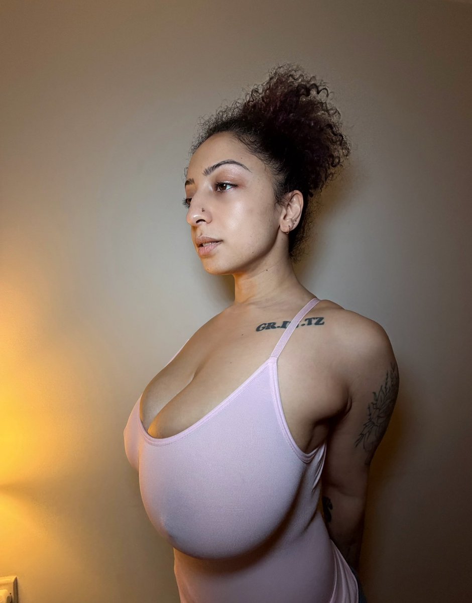 SOPHIA VEE tweet media