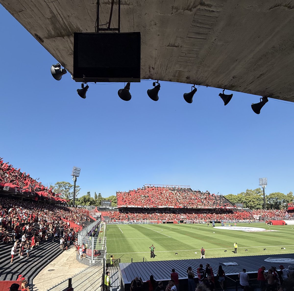 CFutbolOk's tweet photo. Se va llenando el Coloso a la espera del #ClásicoRosarino 🔴⚫️🔵🟡 https://t.co/fSL7uXPE7U