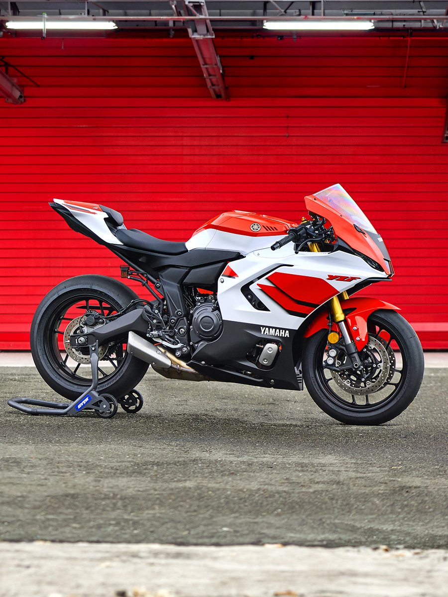 YMUKofficial's tweet image. The 2026 R7🔥 

• 689cc CP2 engine 
• Lean-sensitive rider aids  
• 5-inch connected TFT display 
• Power Modes 
• Launch &amp;amp; Lift Control 
• YRC riding modes 
• Y-TRAC Rev data logging 

Sportbike performance, made smarter and accessible. 

#R7 #Yamaha #Motorcycles