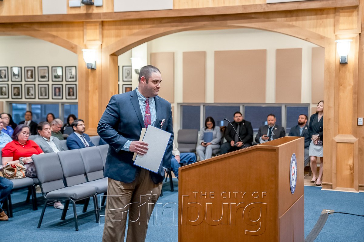 stxhealthsystem's tweet photo. During last week's city commission meeting, #STHSHeart joined @CityOfEdinburg Mayor Omar Ochoa &amp; the city council as they issued a #proclamation recognizing February as #AmericanHeartMonth &amp; highlighting the dangers of #heartdisease. https://t.co/DmzYxBVAC3