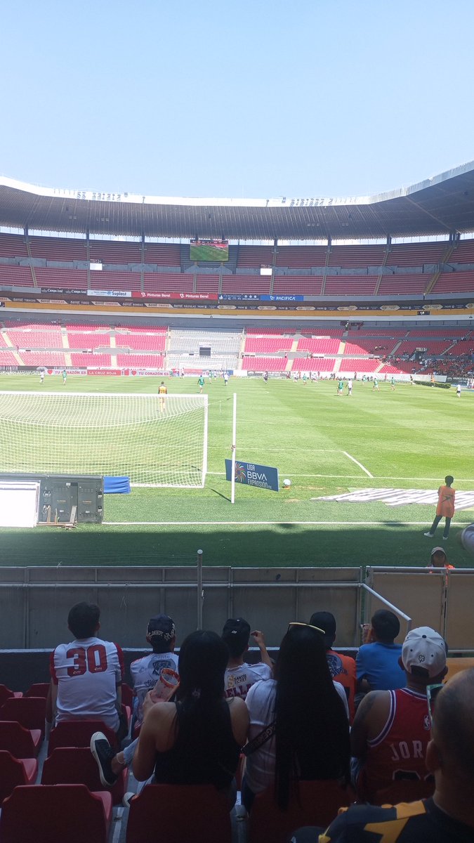 aneleusagui's tweet photo. Aquí viendo @LeonesNegrosCF https://t.co/k3XQcwiMjY