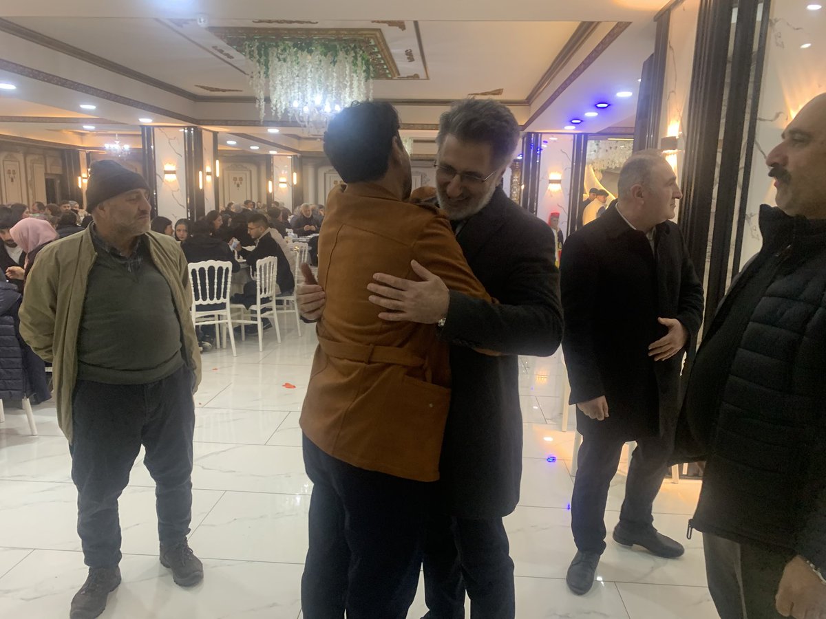 DevaSultanbeyli's tweet photo. Artvinliler derneğinin düzenlemiş olduğu iftar programına ilçe başkanımız Sayın.Selçuk Ballıkaya ve yönetim kurulu katılım sağladı.
Nazik davetlerinden dolayı dernek başkanı Sayın Osman Demire’e teşekkür ederiz.
Rabbim yapılan hayırları ve tutulan oruçları kabul eylesin. https://t.co/8wflwHBOQE