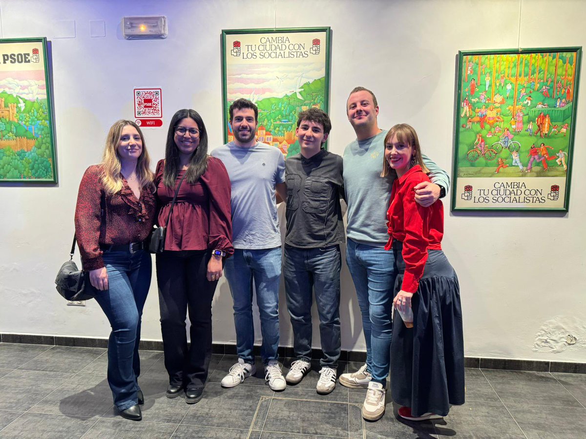 JSChamberi's tweet photo. 🌹 Este viernes estuvimos en la cena de invierno de @JSMadrid, despidiendo a los compañeros que por edad dejan la organización. 

🌟 Fue una noche llena de socialismo, emociones y buena música. También queremos agradecer a @JSMCentro por acogernos en su agrupación 🫰 https://t.co/qTpf08vjFW