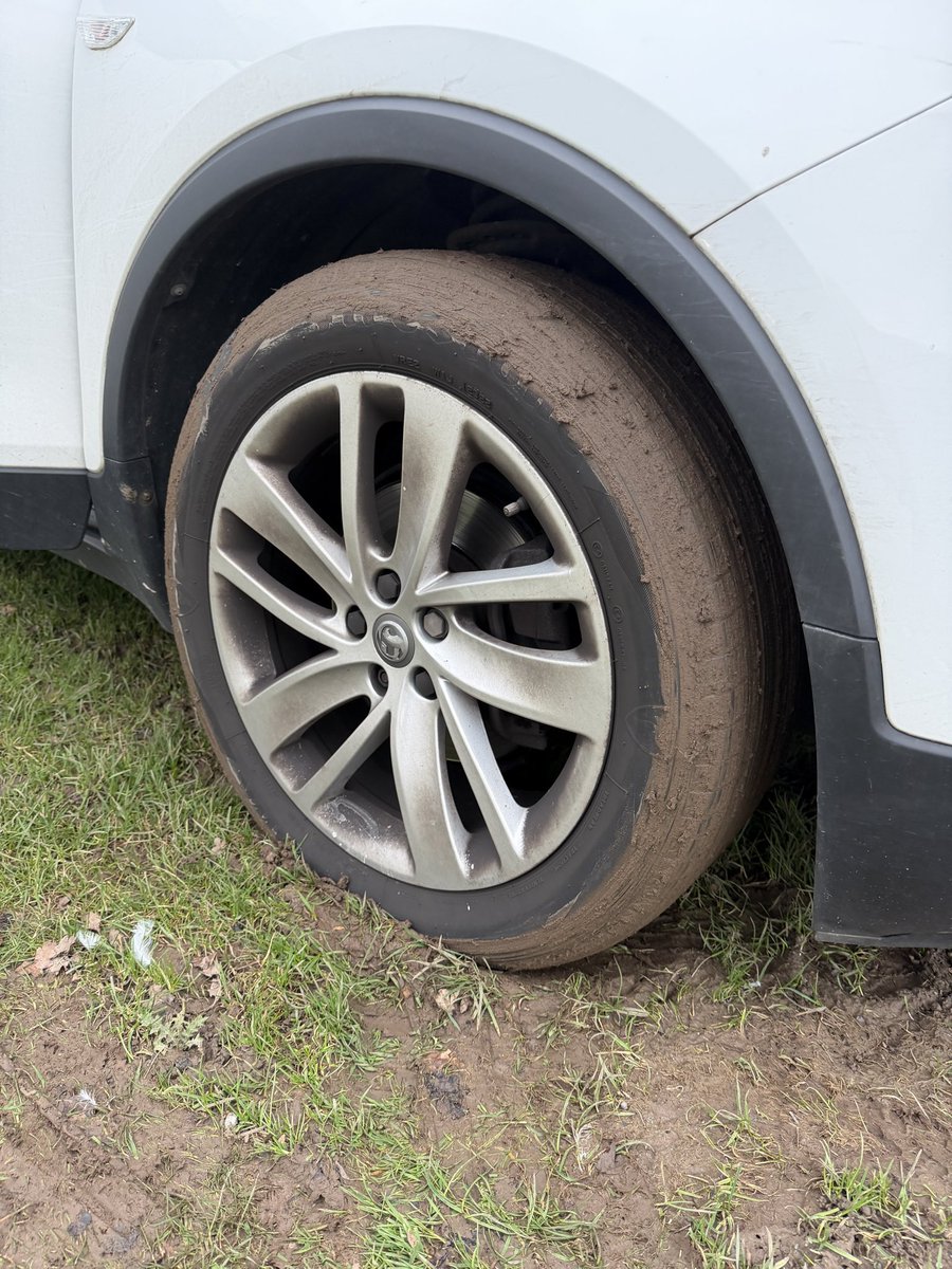 SAMMMYx's tweet photo. I LOVE @chesterzoo but this was not it today... and no one around to help with an upset baby in the car 🤷🏻‍♀️ 

I’m not sure what the cars were directed this way as there were so many spaces free on the paved area. https://t.co/b16k3K6Y9C